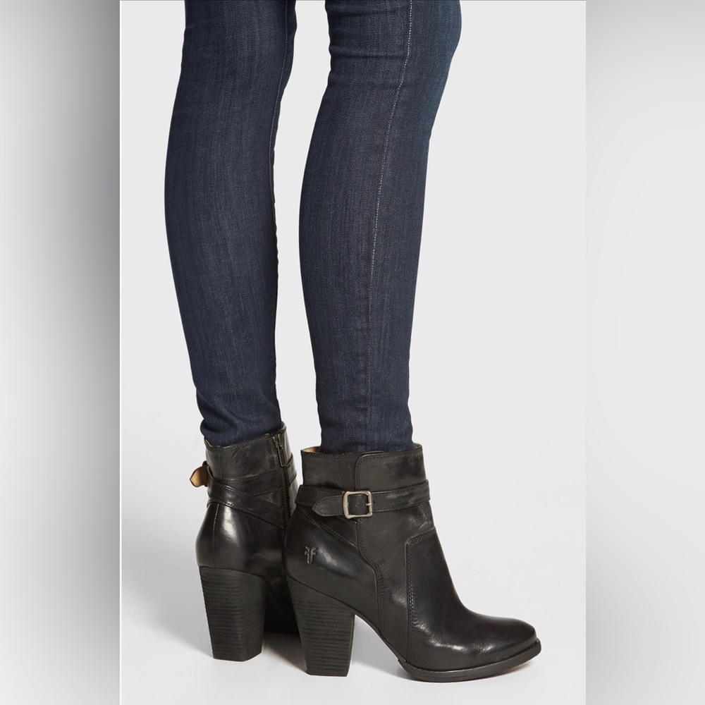 Frye Pattie Black Leather Belt Riding Booties size 8.5 - Picture 2 of 8